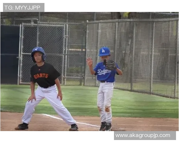 足球明星的妻子们背后的故事与生活点滴揭秘